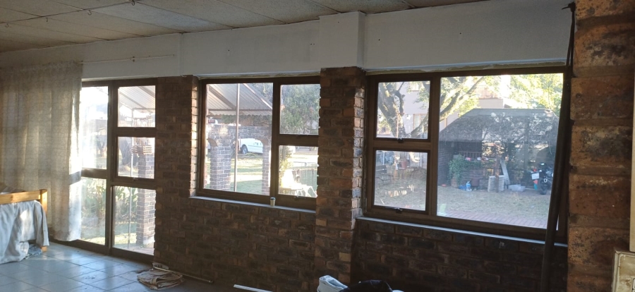 5 Bedroom Property for Sale in Sunnyrock Gauteng