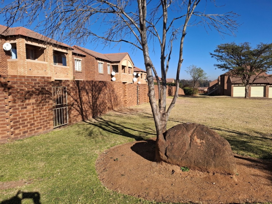 To Let 2 Bedroom Property for Rent in Mooikloof Ridge Gauteng