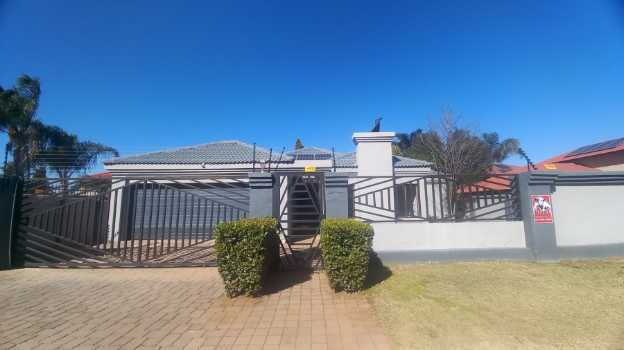 To Let 3 Bedroom Property for Rent in Moreleta Park Gauteng