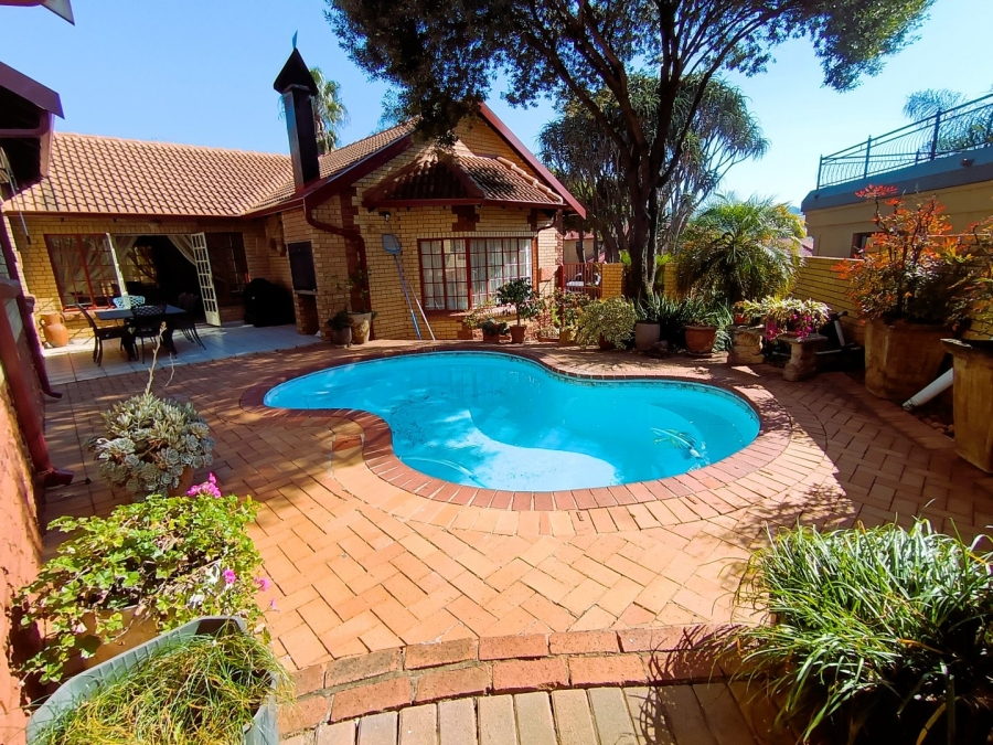 3 Bedroom Property for Sale in Eldoglen Gauteng