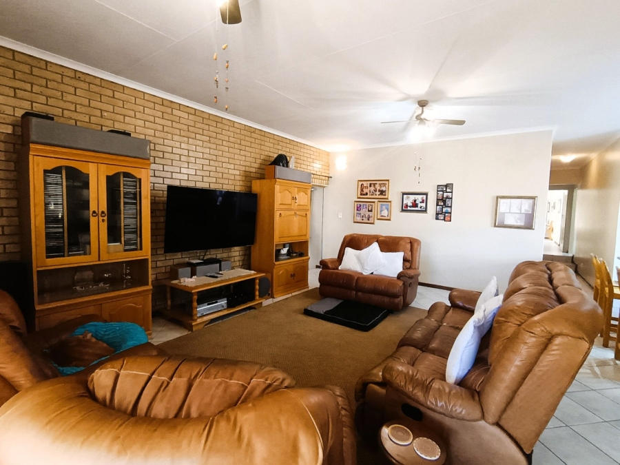 3 Bedroom Property for Sale in Eldoglen Gauteng