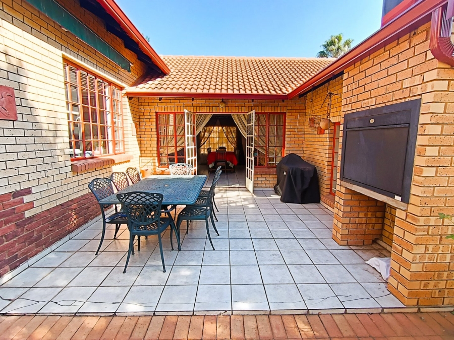 3 Bedroom Property for Sale in Eldoglen Gauteng