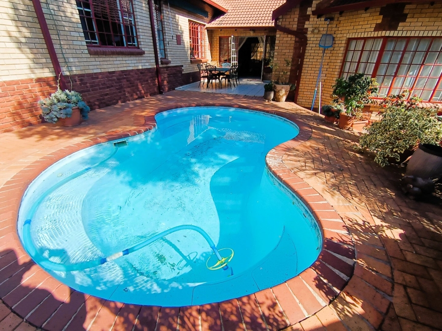 3 Bedroom Property for Sale in Eldoglen Gauteng