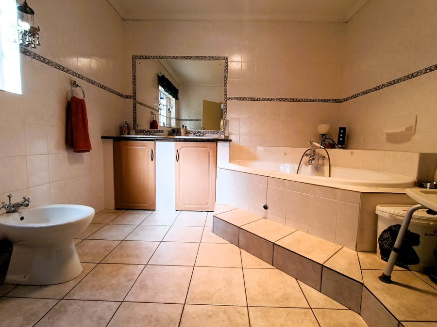 3 Bedroom Property for Sale in Eldoglen Gauteng