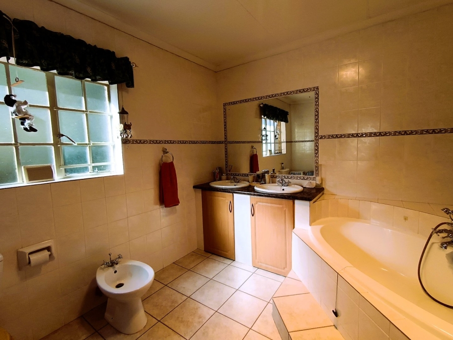 3 Bedroom Property for Sale in Eldoglen Gauteng