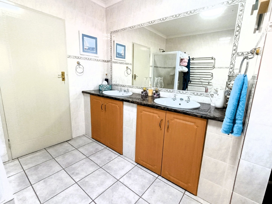 3 Bedroom Property for Sale in Eldoglen Gauteng