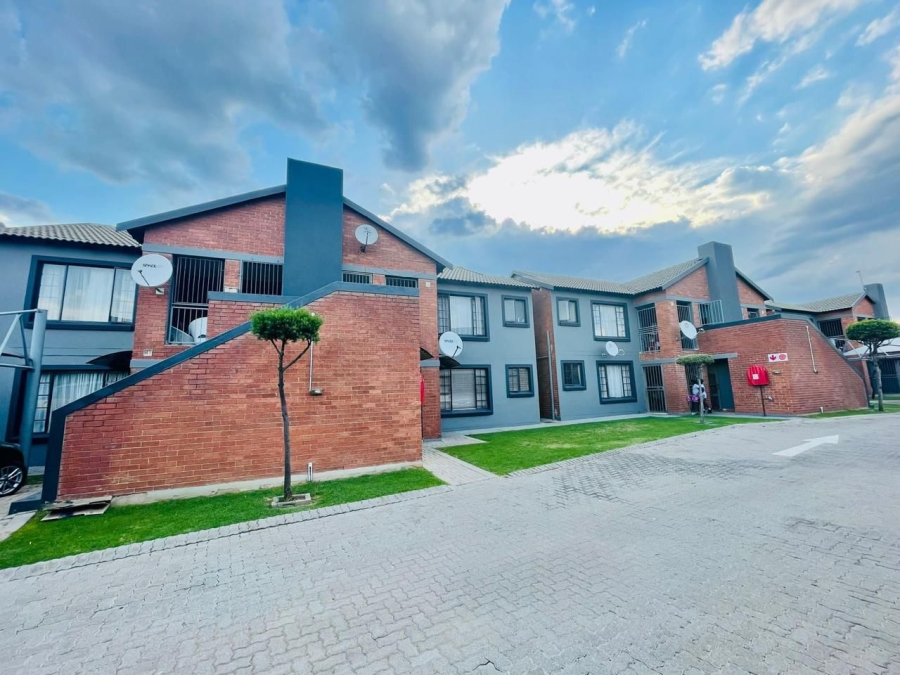 To Let 2 Bedroom Property for Rent in Edenvale Central Gauteng