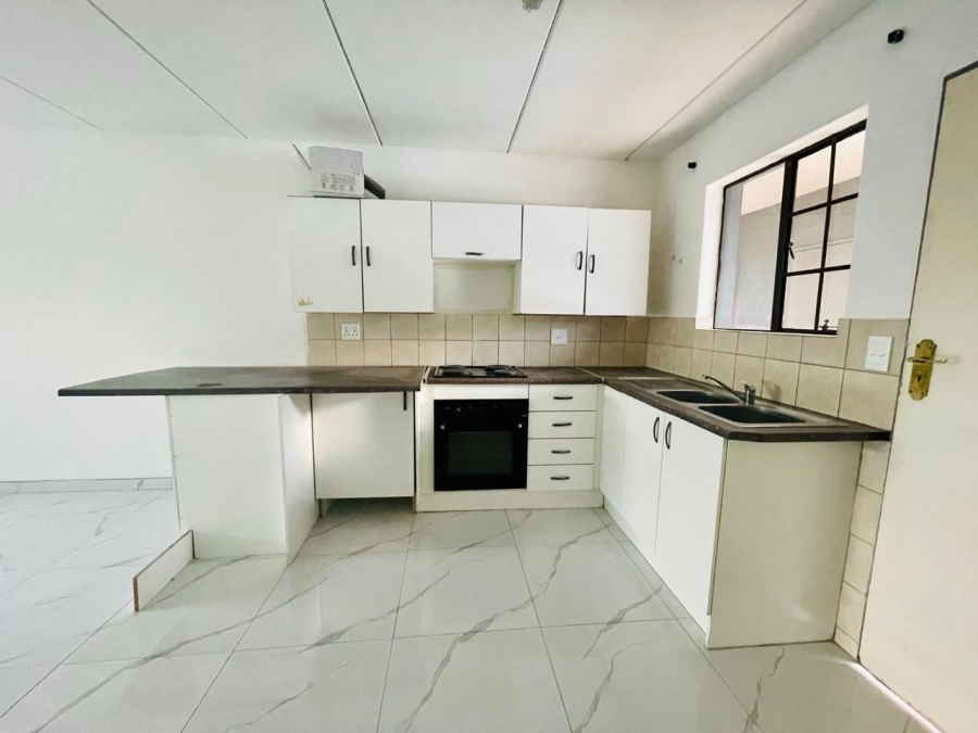 To Let 2 Bedroom Property for Rent in Edenvale Central Gauteng