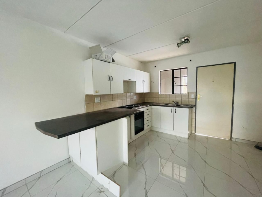 To Let 2 Bedroom Property for Rent in Edenvale Central Gauteng