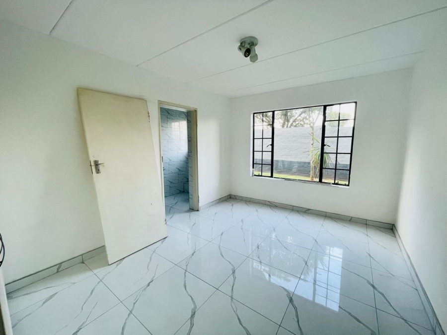 To Let 2 Bedroom Property for Rent in Edenvale Central Gauteng