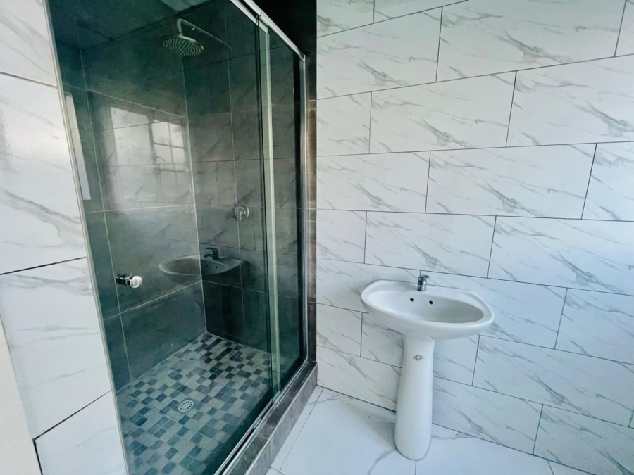 To Let 2 Bedroom Property for Rent in Edenvale Central Gauteng