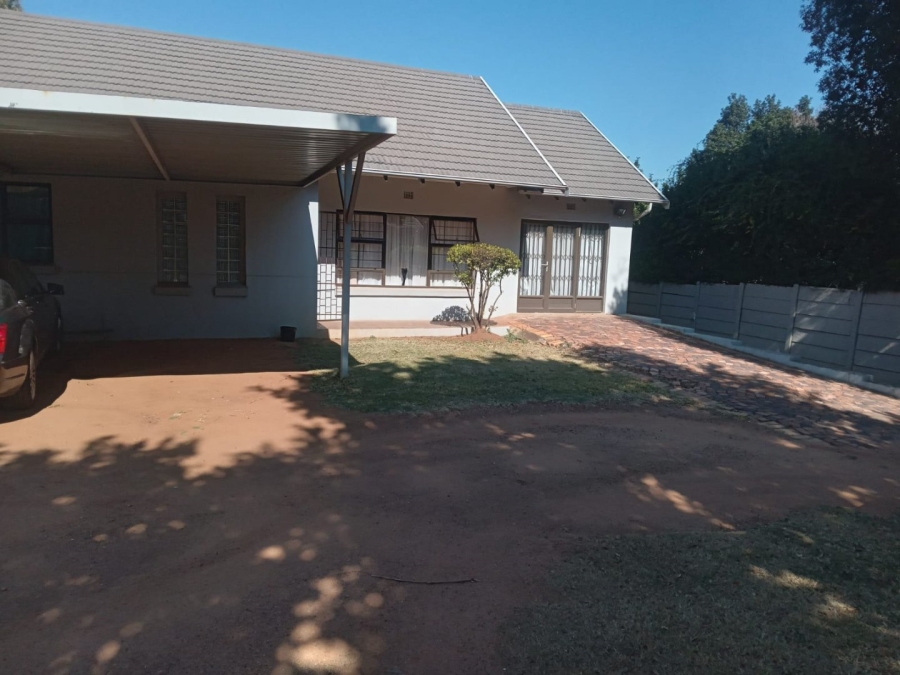 To Let 4 Bedroom Property for Rent in Rembrandt Park Gauteng