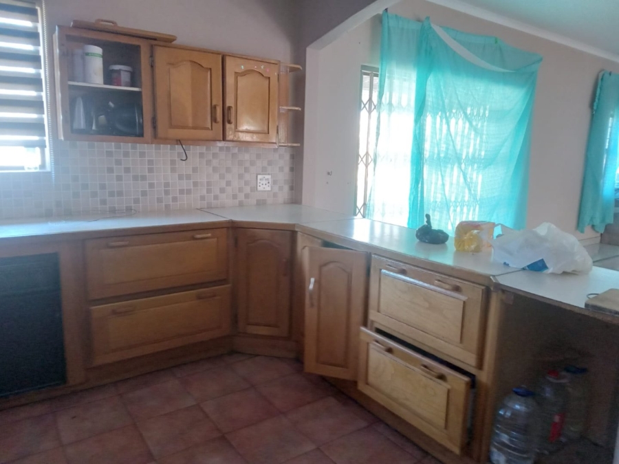 To Let 4 Bedroom Property for Rent in Rembrandt Park Gauteng