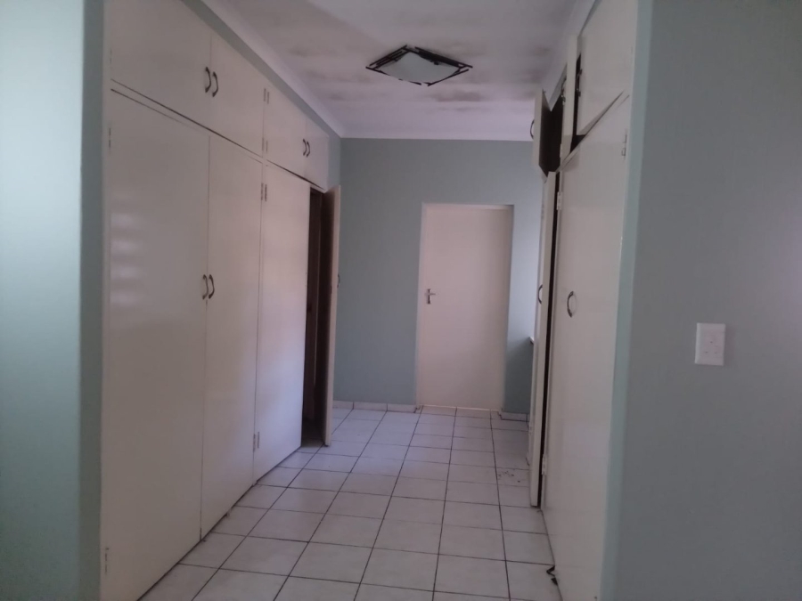 To Let 4 Bedroom Property for Rent in Rembrandt Park Gauteng