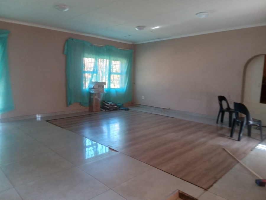 To Let 4 Bedroom Property for Rent in Rembrandt Park Gauteng