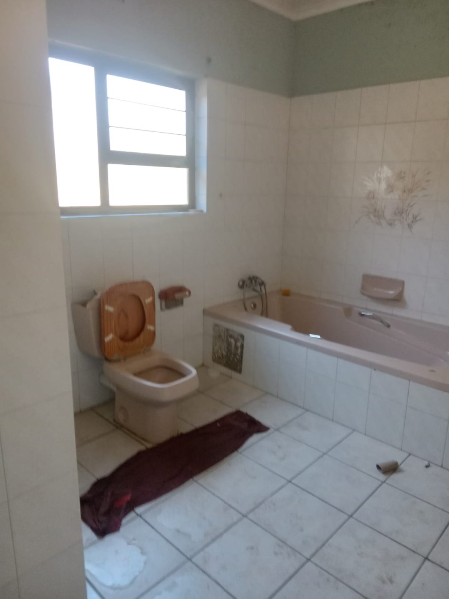 To Let 4 Bedroom Property for Rent in Rembrandt Park Gauteng