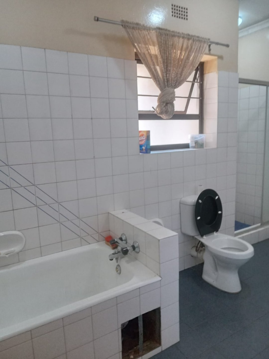 To Let 4 Bedroom Property for Rent in Rembrandt Park Gauteng