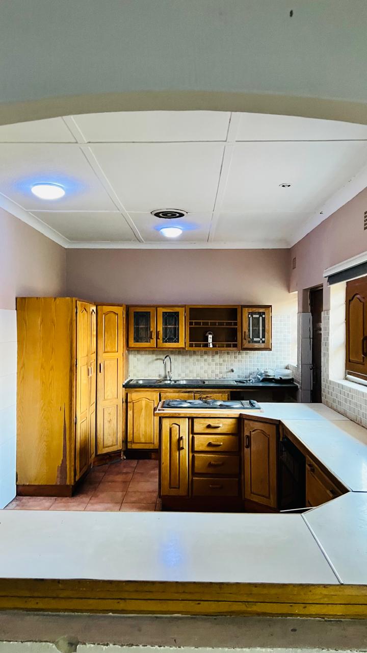 To Let 4 Bedroom Property for Rent in Rembrandt Park Gauteng