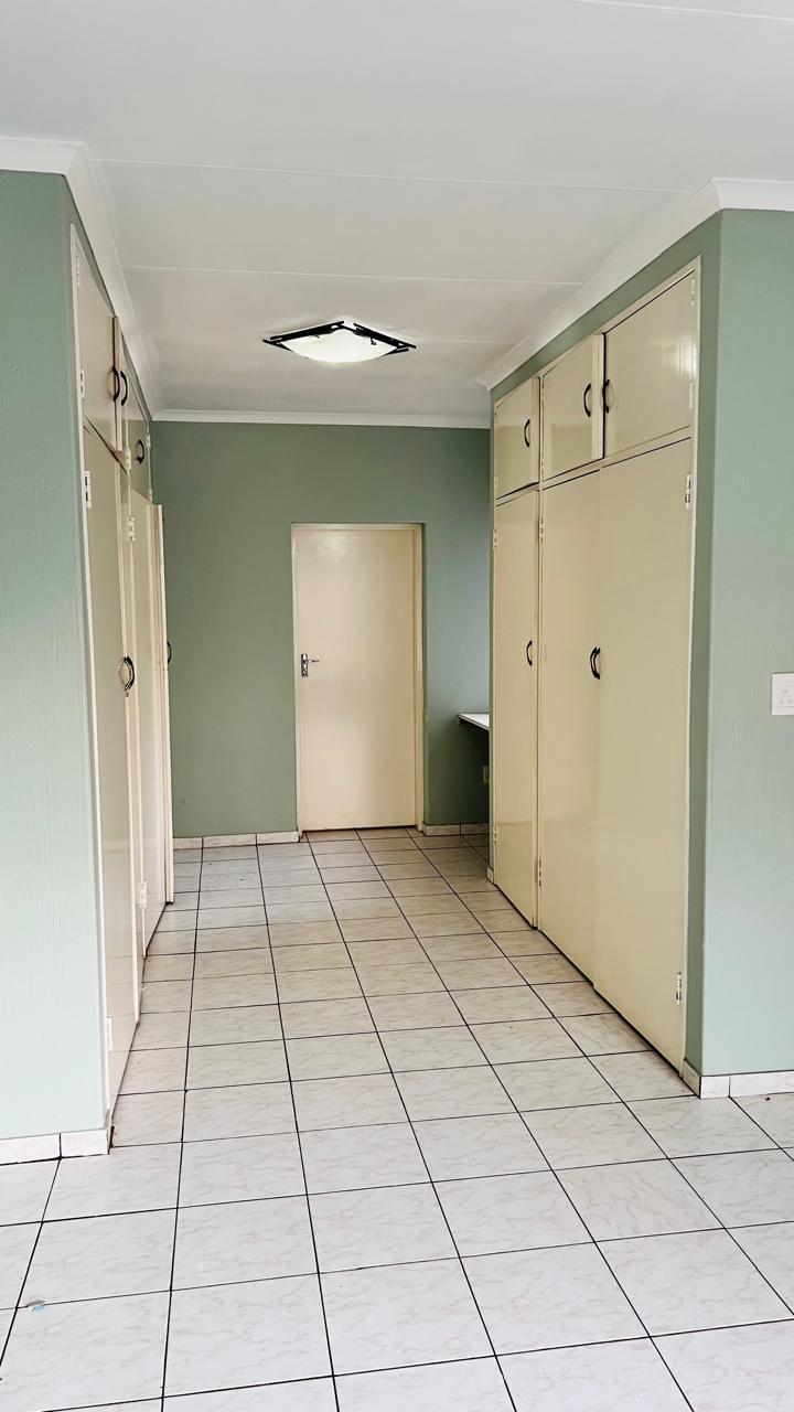 To Let 4 Bedroom Property for Rent in Rembrandt Park Gauteng