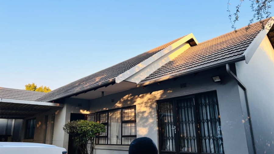 To Let 4 Bedroom Property for Rent in Rembrandt Park Gauteng