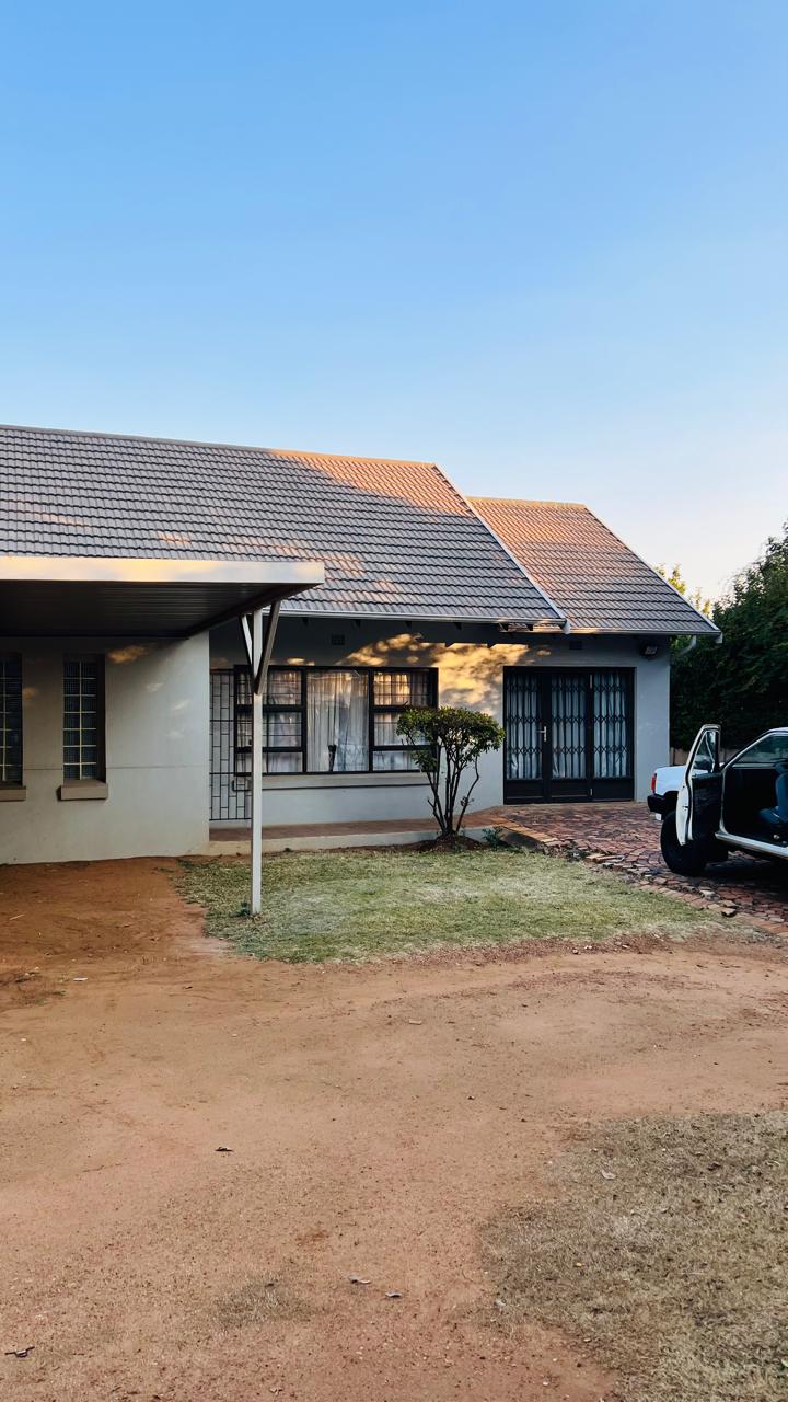 To Let 4 Bedroom Property for Rent in Rembrandt Park Gauteng