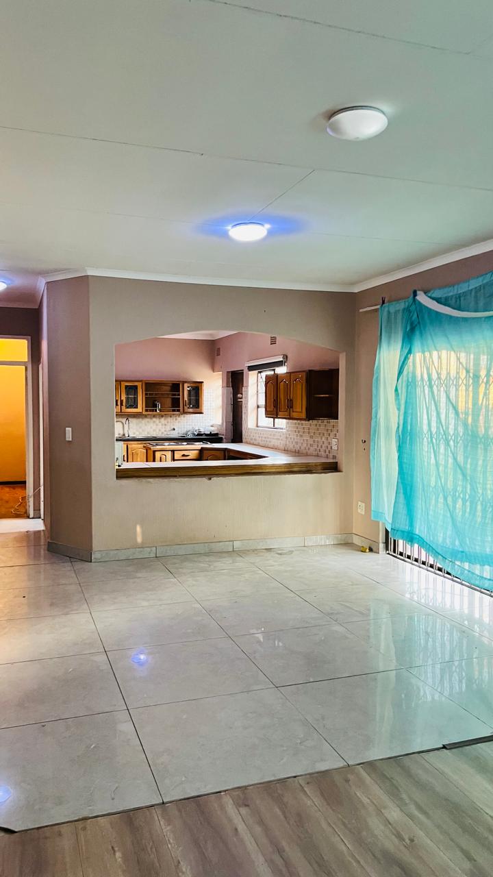 To Let 4 Bedroom Property for Rent in Rembrandt Park Gauteng