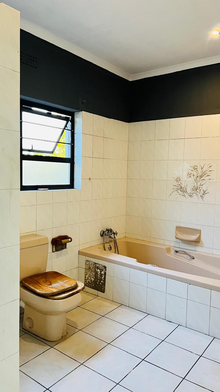 To Let 4 Bedroom Property for Rent in Rembrandt Park Gauteng
