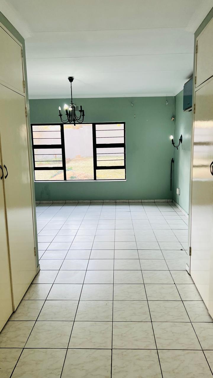 To Let 4 Bedroom Property for Rent in Rembrandt Park Gauteng