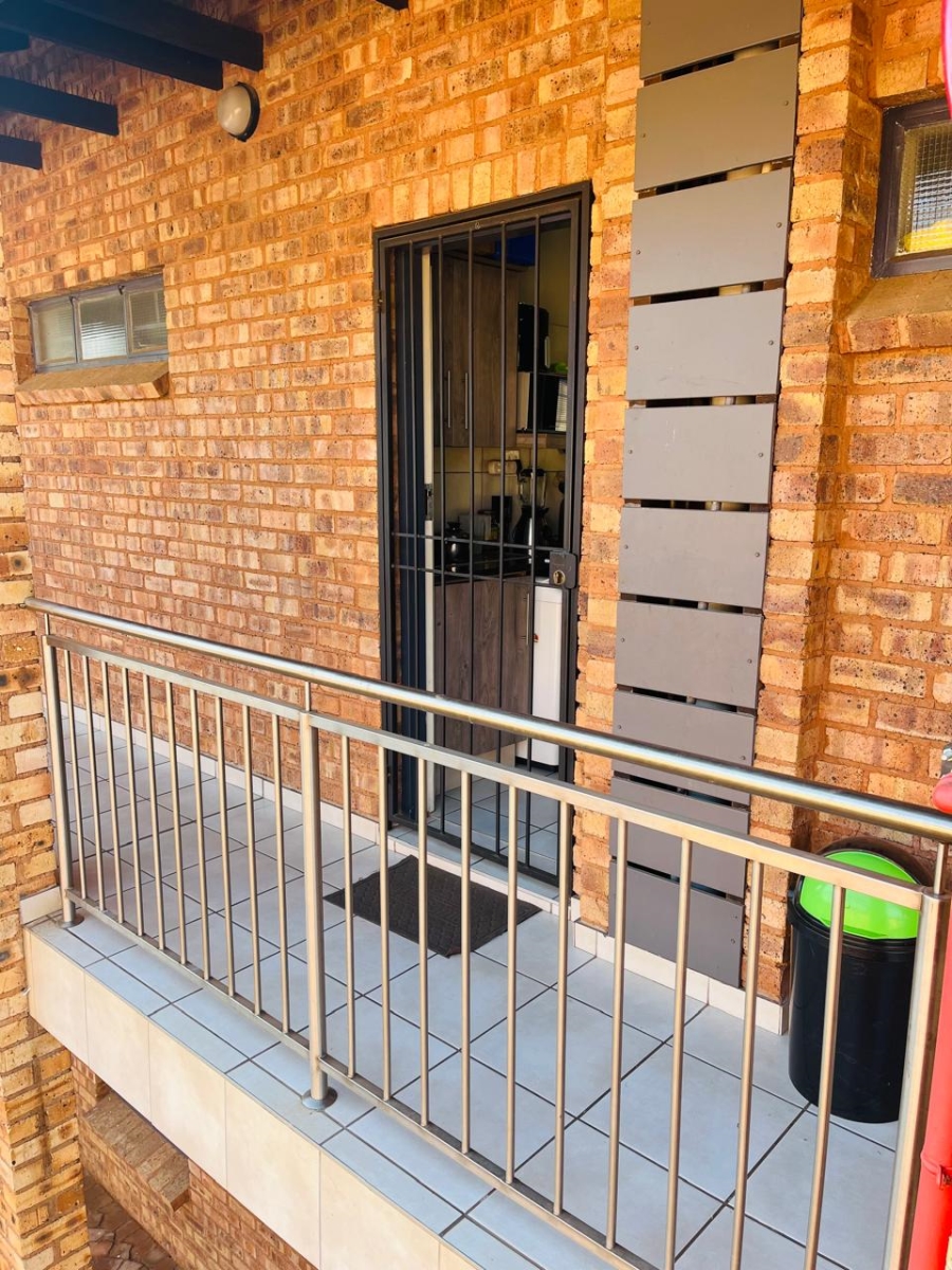 2 Bedroom Property for Sale in Mahube Valley Gauteng