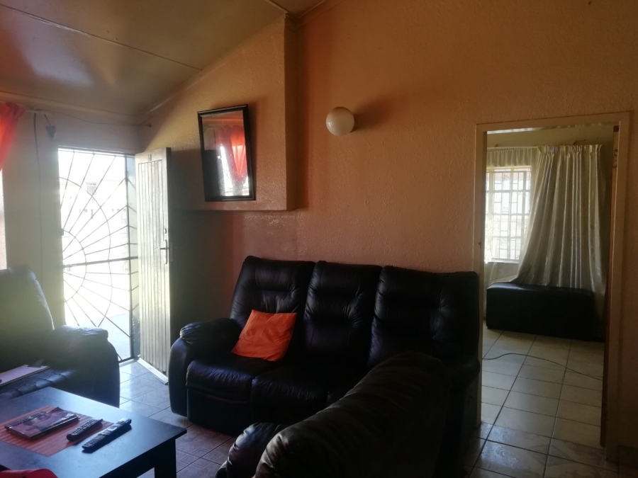 To Let 2 Bedroom Property for Rent in Alrapark Gauteng