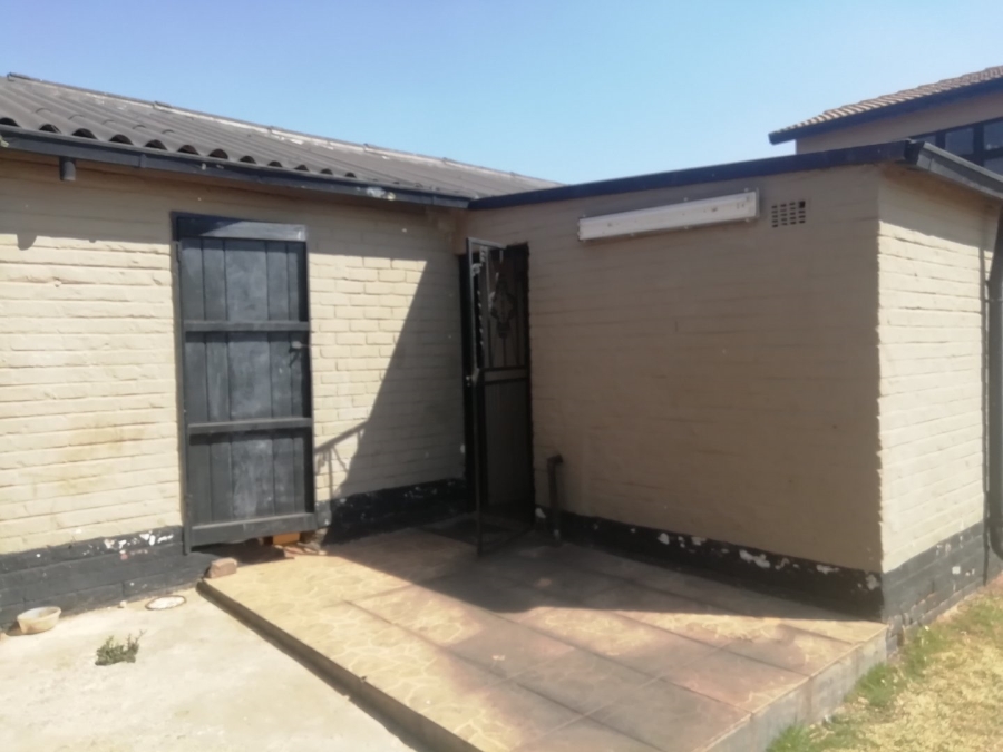 To Let 2 Bedroom Property for Rent in Alrapark Gauteng