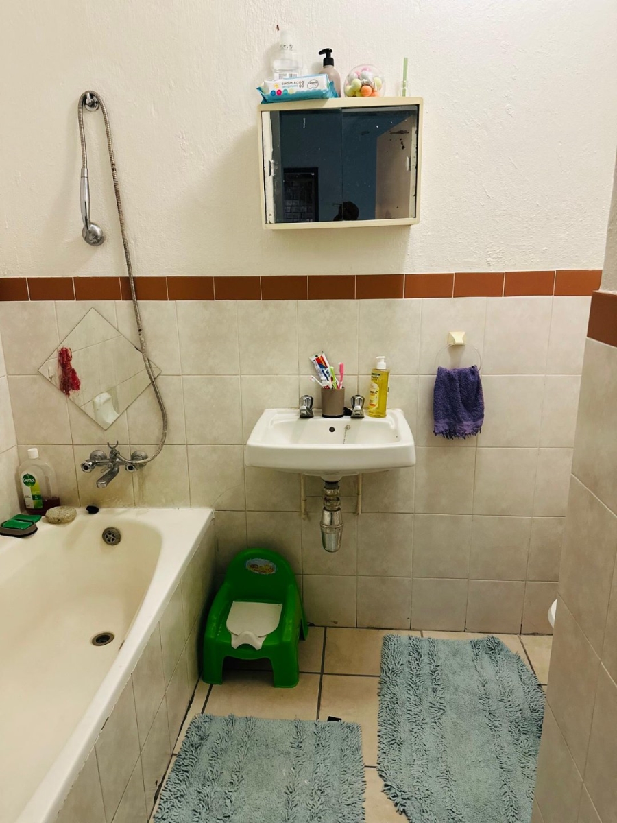 2 Bedroom Property for Sale in Gezina Gauteng
