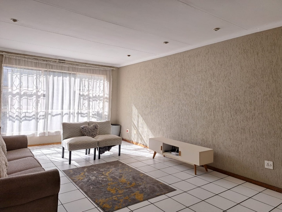 To Let 2 Bedroom Property for Rent in Atholl Gauteng