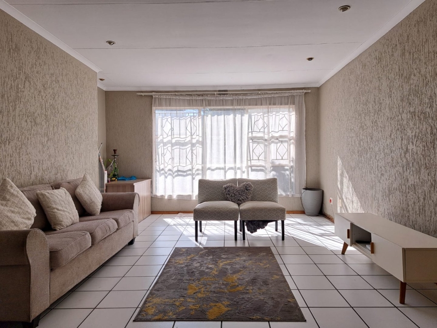 To Let 2 Bedroom Property for Rent in Atholl Gauteng