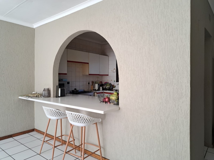 To Let 2 Bedroom Property for Rent in Atholl Gauteng