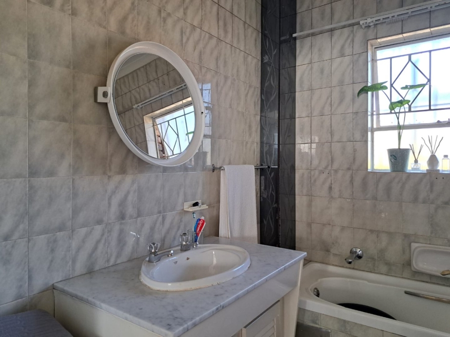 To Let 2 Bedroom Property for Rent in Atholl Gauteng