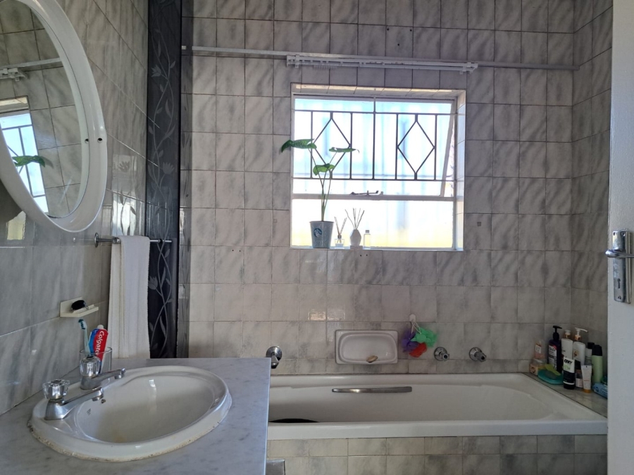 To Let 2 Bedroom Property for Rent in Atholl Gauteng