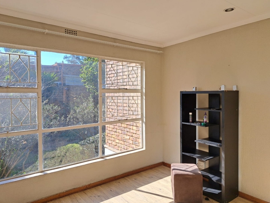 To Let 2 Bedroom Property for Rent in Atholl Gauteng