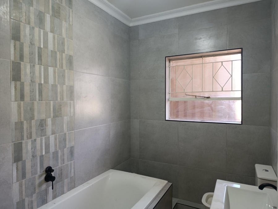 To Let 2 Bedroom Property for Rent in Atholl Gauteng