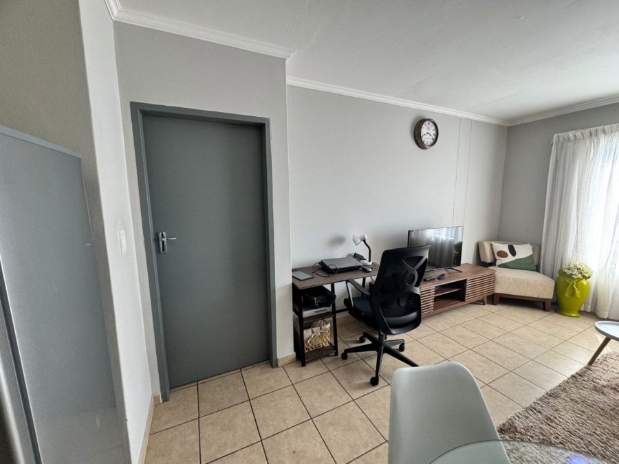 1 Bedroom Property for Sale in Noordwyk Gauteng