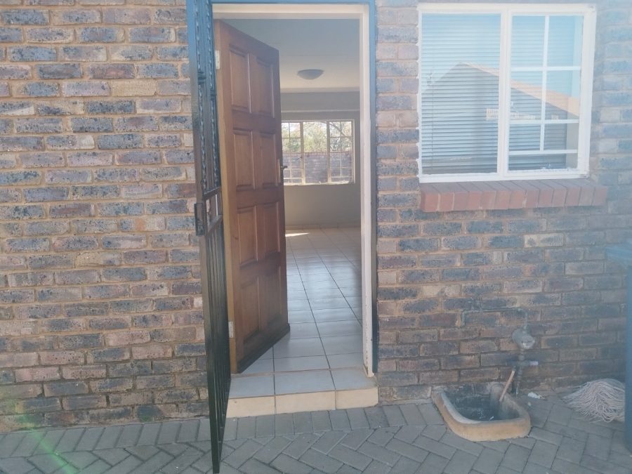 To Let 2 Bedroom Property for Rent in The Orchards Gauteng