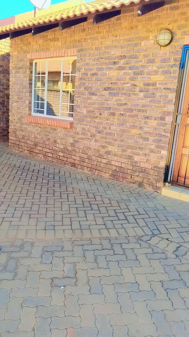 To Let 2 Bedroom Property for Rent in The Orchards Gauteng