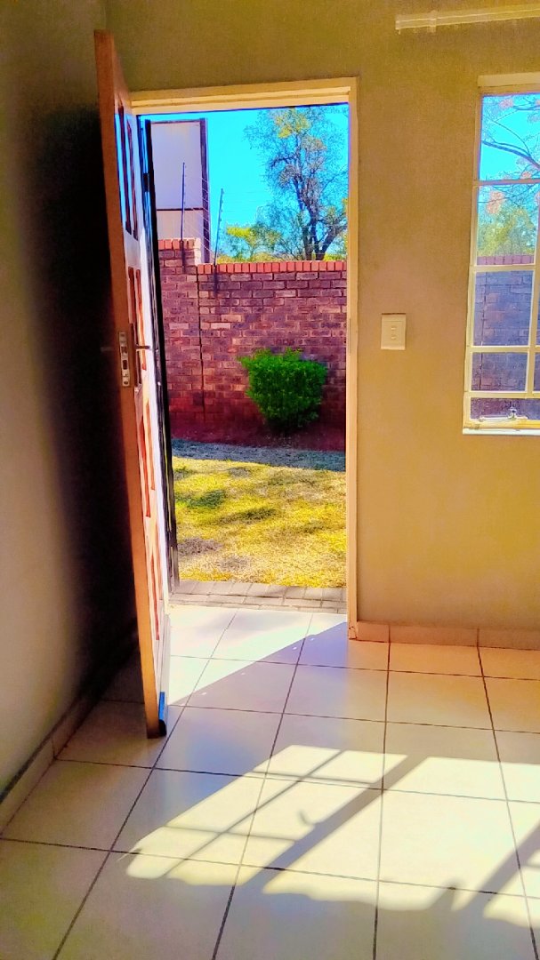 To Let 2 Bedroom Property for Rent in The Orchards Gauteng