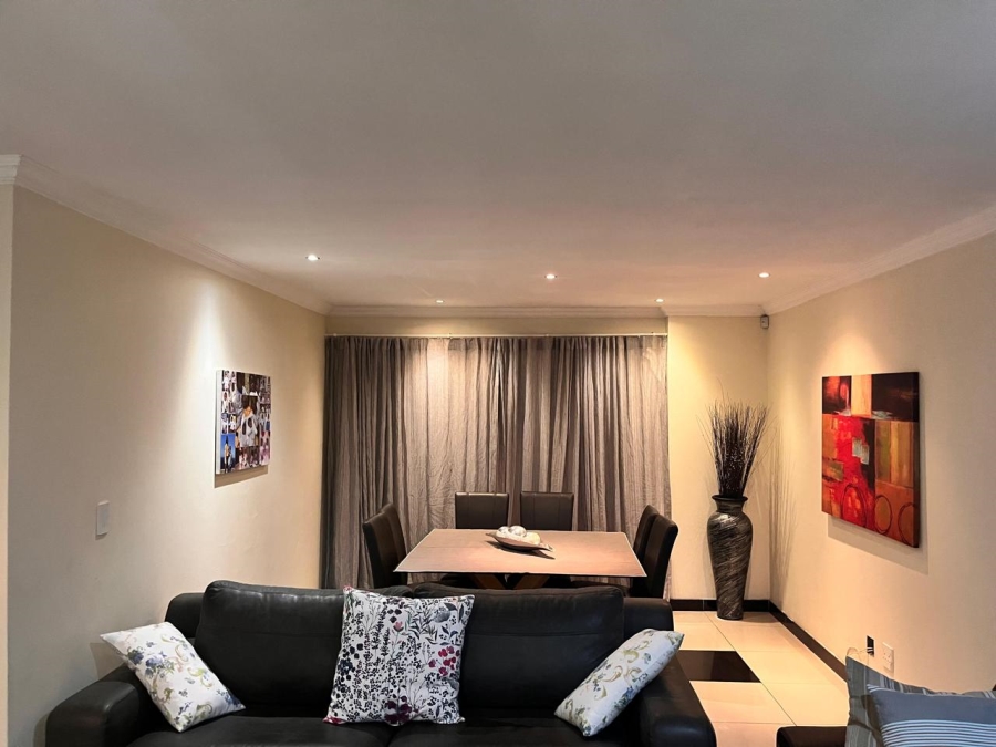 6 Bedroom Property for Sale in Olifantsfontein Gauteng