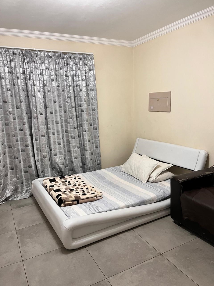 6 Bedroom Property for Sale in Olifantsfontein Gauteng