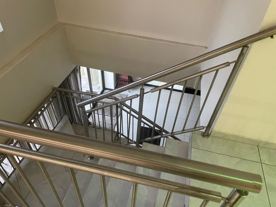 6 Bedroom Property for Sale in Olifantsfontein Gauteng