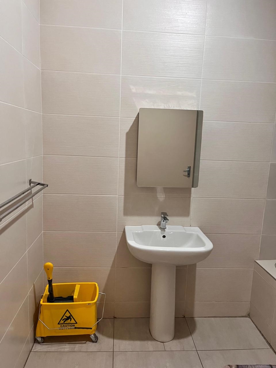 6 Bedroom Property for Sale in Olifantsfontein Gauteng