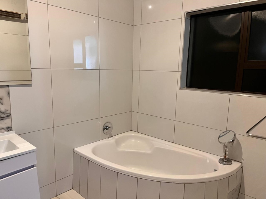 6 Bedroom Property for Sale in Olifantsfontein Gauteng
