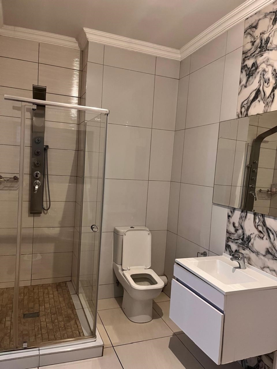 6 Bedroom Property for Sale in Olifantsfontein Gauteng