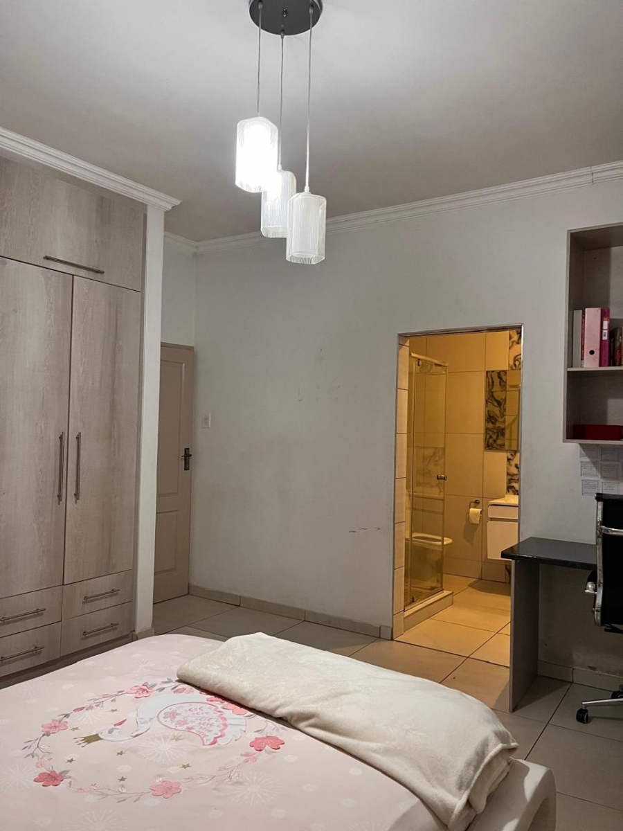 6 Bedroom Property for Sale in Olifantsfontein Gauteng